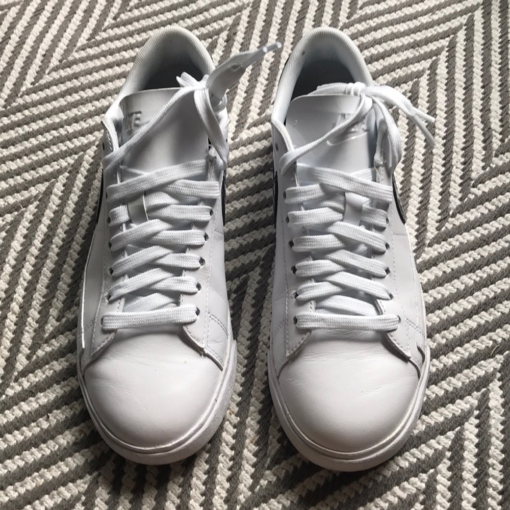 Nike women’s low blazer